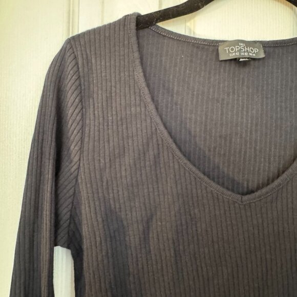 EUC TopShop V-Neck Ribbed Cropper T-shirt, Black, Size 10 Tall - Picture 2 of 15